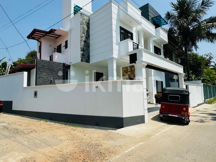 Brand New Solid Modern Super Luxury House Piliyandala Ikman