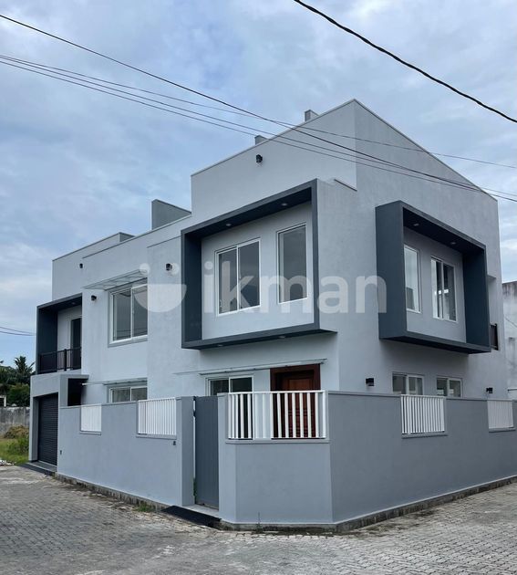 Super Brand New 3 Storey Luxury House For Sale In Mountlavina Ikman