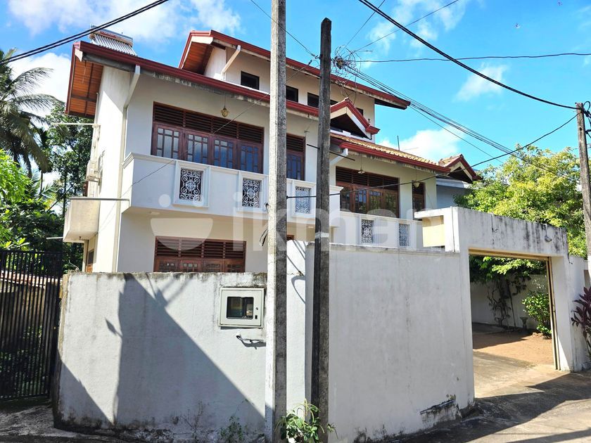 04BR Luxury Three Story House for Sale in Nugegoda | ikman