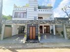 05 Br Eye Catching Designed Luxury House for Sale in Pelawatta