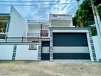 11 Perch With Luxurious 03 Storey House in Piliyandala Town