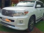 12% සුවිශේෂී අඩුම වාරිකයට 80% ලීසිං TOYOTA LAND CRUISER SAHARA V8 2013