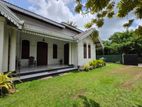 120 පාරට සමීප පර්චස් 20 ක පෞරාණික නිවස විකිණීමට - පොල්ගස්ඕවිට