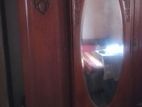 Antique අල්මාරියක්