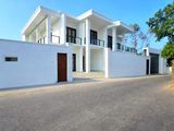 12.7 Perch - Bricks Walls Luxury House For Sale Rawatawatta