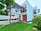 15 Perche / 3 Storied Luxury House in Piliyandala
