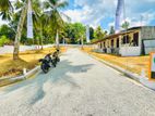 190 බස් පාරට ලගින් වටිනා ඉඩමක් විකිණීමට ඇත.