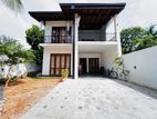 2 Storied Luxury House In Athurugiriya