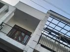 2beds upstair house rent in Makola