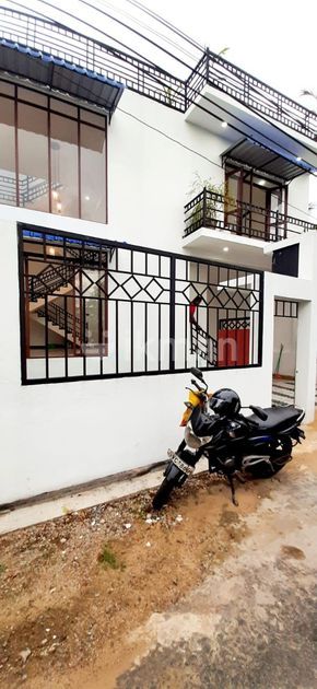 3 Bedroom B/N TWO STOREY HOUSE FOR SALE IN KOTTAWA | Ikman