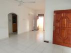 3 bedroom upstair house for rent in Rathmalana