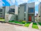 3 Bedrooms Modern Villa for Sale at Canterbury Piliyandala
