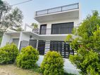 3 storey 3beds completed house rent in Seeduwa