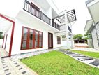 3-Storey Luxury House for Sale – Prime Location Near Siyabalape Junction