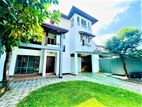 3 Story 5 Bedrooms House for Sale in Baththaramulla