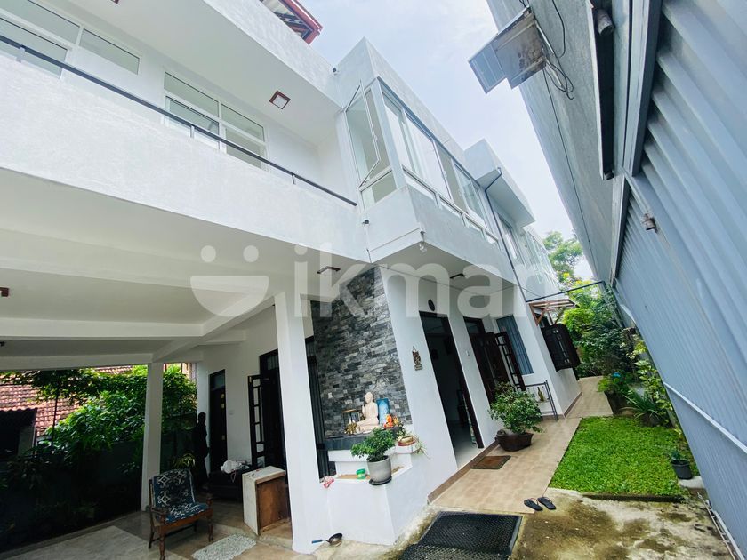 3 Story House sale Hill Street, Close to Galle Rd, Dehiwala ikman