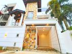 3 Story Luxury House - Piliyandala