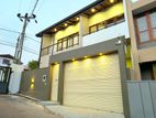 3 Vehicles Parking / Luxury House For Sale in Piliyandala