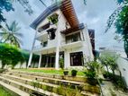 31.0 perches Luxurious 5-Bedroom House for Sale in Nugegoda