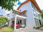 31.0 Perches Luxurious 5-bedroom House for Sale in Nugegoda