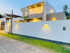 4 Bed Rooms 2 Bath Modern House For Sala in Negombo