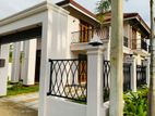 4 Bed Rooms 3 Bath Upstairs House For Sale in Negombo