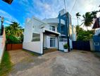 4 Bed Rooms Luxury Modern House For Sale in Negombo