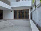 4 Bedroom House for Rent - Siripa Road, Colombo 05 (EM1219)