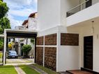 4 Bedroom House for Rent - Talawatugoda
