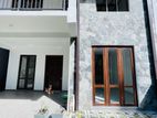 4-Bedroom House for Sale in Athurugiriya