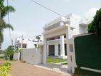 4 Bedroom Luxury Home with Stunning Rooftop Views – Kandana