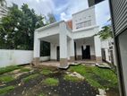 4 Bedroom Luxury House in Ragama (HO-GAMRG-75)