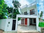 4 Bedrooms 2 Story House for Sale in Athurugiriya