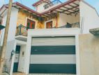 4 Bedrooms / Brand New Luxury House in Piliyandala