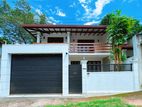 4 Bedrooms House for sale in Athurugiriya