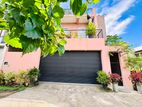 4 Bedrooms House for Sale in Battaramulla