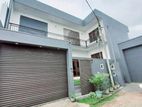 4 Bedrooms House in Kahathuduwa for Rent