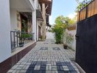 4 Bedrooms House in Thalawadugoda Junction 600 Meters for Rent