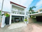 4 Bedrooms Luxury House for Sale in Battaramulla