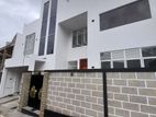 4 - Luxury House for Sale in Athurugiriya