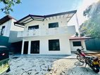 (414) 2 House for Rent in Bttaramulla Thalahena