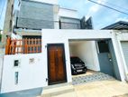4BR Luxury House in Athurugiriya