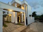 5 bed modern house with swimming pool kesbewa