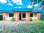 5 Bedrooms Guest House for Sale in Kottawa Town