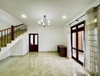 5 Bedrooms Luxury House for Rent in Colombo 7 - PDH107