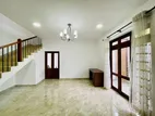 5 Bedrooms Luxury House for Rent in Colombo 7 - PDH107