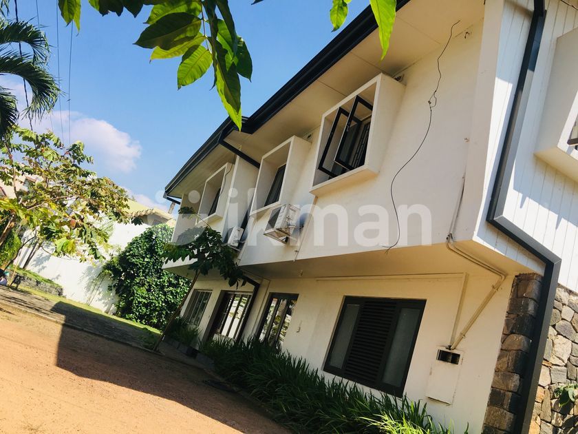 6 Bedroom 1800 Sqft House with Annex For Rent in Mount Lavinia (LH 3294