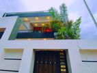 6 Bedrooms / Architectural Designed Luxury 3 Storied House - Kahatuduwa