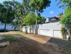 7 Bedrooms House with large Garden For Rent in Colombo 3 - CH865