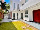 700m To Negombo Beach An Upstairs 4 Bed Rooms House For Sale In